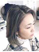 ヘアーアンドメイク マニス(hair&make manis) 白髪ぼかしハイライトアッシュカラー暗髪 センターパートミディ