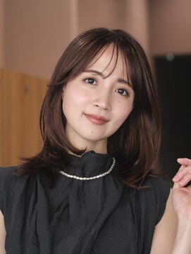 ガーデンヨコハマエスト(GARDEN YOKOHAMA est) 面長 ベース ミディアム 外ハネ  レイヤー ミニウルフ