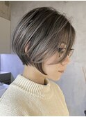 ショートヘア顔周りレイヤーブリーチダブルカラーショートボブ