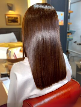 アンティカザサロン(antiqua THE SALON) 髪質改善ストレート トリートメント 艶髪 20代 30代 ブラウン