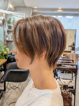 マノハル(MANOHARU) 軽やかレイヤーのハンサムショート