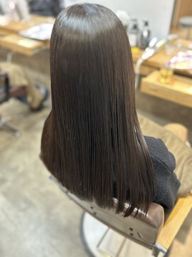 ザ ライト バイ アストレア(The Light by Astraea) ツヤ髪ストレート