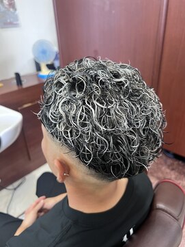 ヘアサロンナンバーワンクラブ上和田本店 ホワイトメッシュ