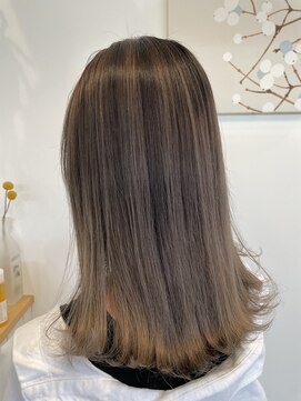 ジジ チーク 栃木(Gigi cheek) コントラストしっかりバレイヤージュ