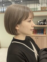 マーシュアトレ(marshu atre) ☆ミルクティーグレージュ×ミディアムボブ【辰己style】