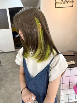 ナジック(749) ミルクティーグレージュ×ライムグリーン