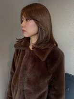 エディー(HEDI) ベージュカラーのレイヤーカット