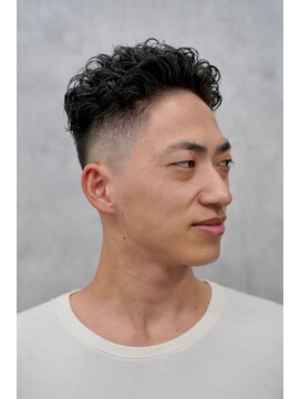 トラスト ザ バーバー 東京駅日本橋店(TRUST the Barber) フェード/オールバック/メンズパーマ