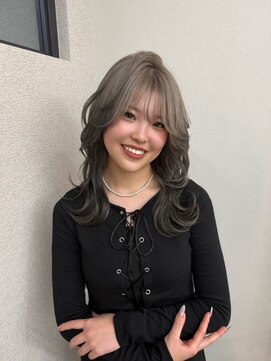 リエンスクレア(RIENS xrea) 【RIENS xrea】くびれが映えるグレージュセミロング
