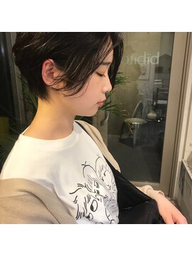 ビビト(bibito) bibito パーマで柔らかい黒髪ハンサムショート  丸みボブ