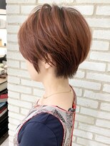 アンド ストーリーズ(&STORIES)&nbsp;耳かけ/ショートボブ/フォギーベージュ/ウェーブパーマ【江角】