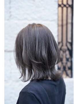 ティンク 天神(Tink) 外ハネ/ロブ/グレージュ/ブリーチなし