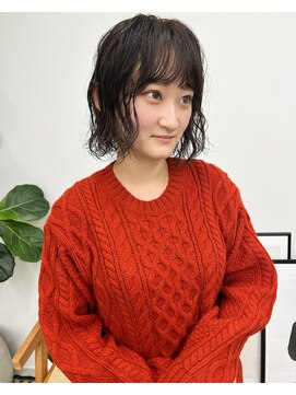 シカ(sica) ダークトーンとミディアムパーマ