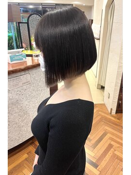 ファーレンピュアスウィート(fahren-pure-suite) 前下がりボブ