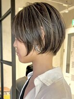 テクネ 天神大名(techne)&nbsp;天神大名今泉ショートヘア顔周りレイヤーボブくびれショートボブ