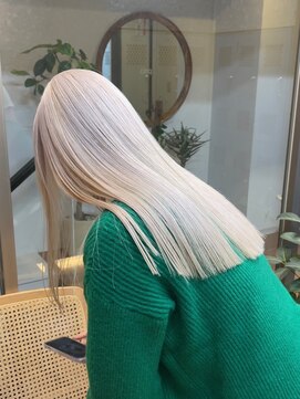 サンク 原宿 表参道(cinq) ブリーチカラーミルクティーベージュインナーカラー20代