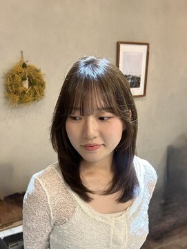 アルウ(Aru) 赤味抑えたオリーブベージュ