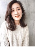外ハネミディアムヘア