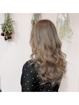 ロイズ(Royd's) シルバーアッシュでナチュラルグラデーションに♪