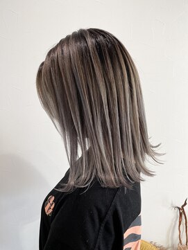 キュー(cue) 【cue】筋感も楽しめるナチュラルバレイヤージュ