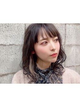 上品な色味と赤みを抑え"透明感"をプラスした絶妙カラーで、女性らしい柔らかさとこなれ感を演出◇