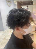 スパイラルセンターパートツーブロックマッシュウルフ青髪暗髪