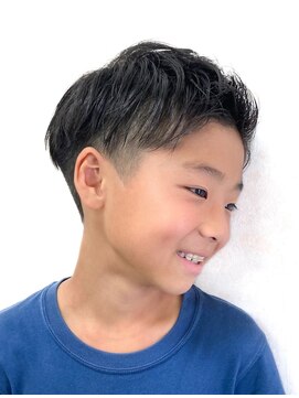 黄ぐまくん美容室 キッズカット　ツーブロック