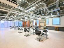 「FILMS空間へのこだわり」自然光が差し込む【洗練された心地いい空間】でゆったりとお過ごし下さい。ボブ