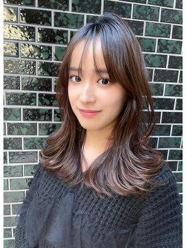 ディオ アンド ルーチェ(Dio&Luce) 外ハネ/くびれ/シースルーバング／セミディ