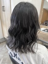 ミルバイアンフィニー(MIL by INFINI)&nbsp;透明感グレー×パーマ風巻き髪