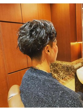 ヘアーモードキクチ 神田日銀通り店 ツーブロック　スパイラルパーマ