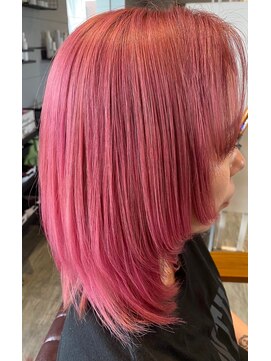 クレヨン ケース(Crayon case) 小顔大人可愛いレイヤーカットミディアムヘアチェリーレッド