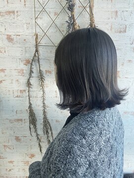 アカイトビラ ヘアケアサロン(AKAI TOBIRA Hair Care Salon) インナーカラー×グレー