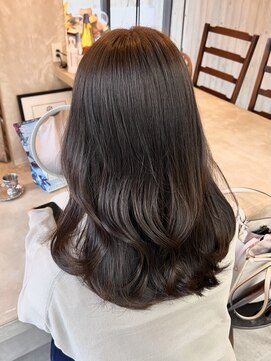 エフィールベルタ(afeel belta) 大人可愛い20代30代40代オリーブカラー小顔ウルフ レイヤーボブ