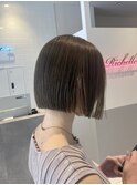 【 ぱつっとボブ × グレージュ 】