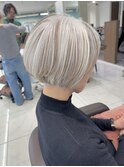 白髪をオシャレに！ローライトで立体感ショートボブ