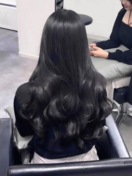 エル バイ アンキシム(elu by AHNKISM) 韓国ヘア顔まわりカットロングレイヤー