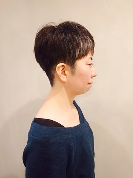 ラトリエコンタン(L´atelier Content) 30代40代50代おすすめ　黒髪刈り上げベリーショート