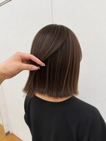 アクイール(ACCUEILLIR)&nbsp;切りっぱなしボブ×ハイライト
