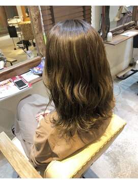 リゴッツ ドゥア プトゥリ(Regottz dua putri) ハイライト×オリーブベージュ