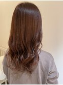 女性らしいフェミニンなウェーブロングスタイル