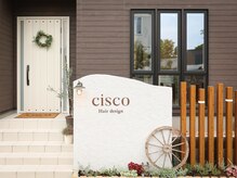 シスコ(Cisco)の雰囲気（白いドアと車輪が目印♪）