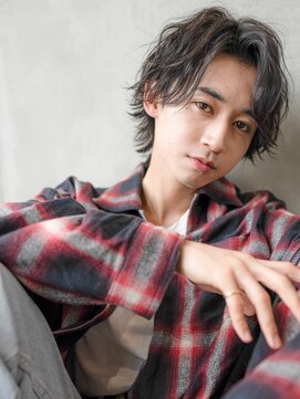 メゾンバイハバナ(maison by HAVANA) メンズ波巻きセンターパートハイライトツーブロックマッシュ