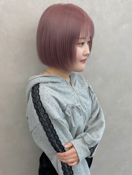 ロイ(Roi) ハイトーン　ブリーチ　ピンクカラー　ボブ