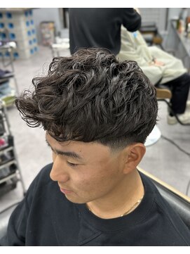 アイコン ブルー メンズ(I-CON #blue MEN'S) 癖毛風パーマ×テーパーフェード【池袋フェード】