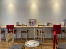 アーシュナチュラリー(h naturally.)の雰囲気(ゆったりとくつろいで頂ける待合スペースあり)