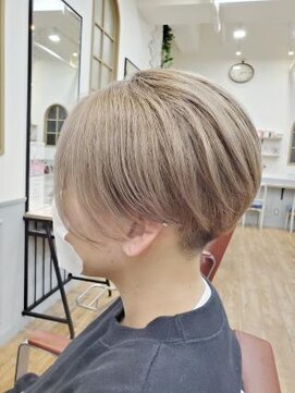 グランシュ 青葉台店(GranCieux) ホワイトグレージュ×前下がりツーブロック☆