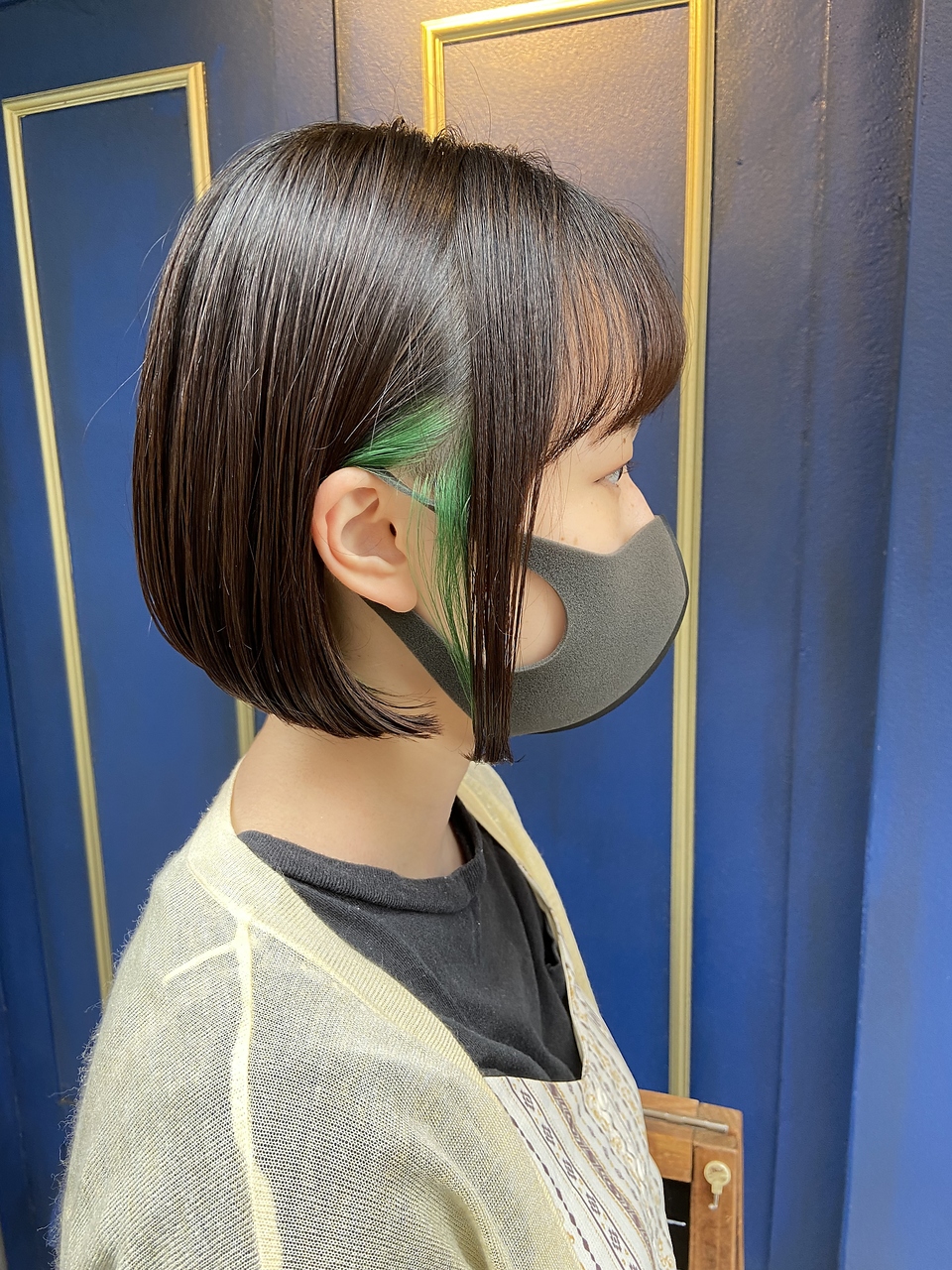 ボブ+グリーンイヤリングカラー