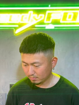 グリーディーフォックス 代々木(Greedy FOX) コンマヘア/センタ-パ-ト/ツイストスパイラル/スキンフェード