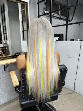 ワン(ONE) ホワイト